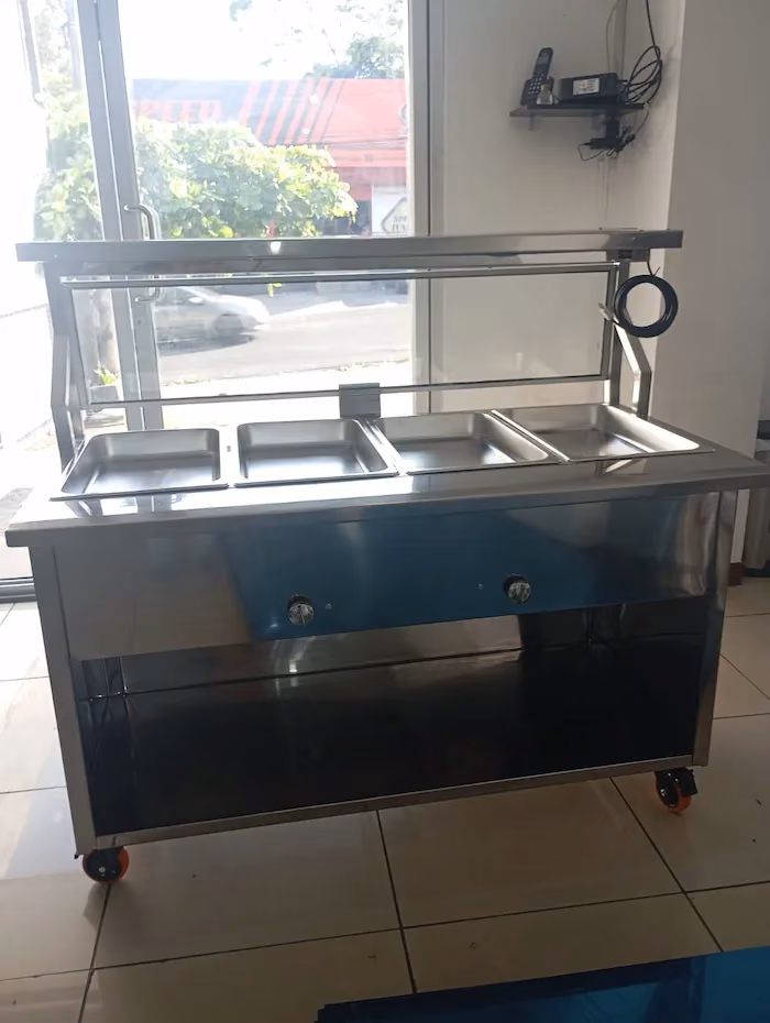 Mesa térmica de acero inoxidable de 4 módulos con gabinete abierto